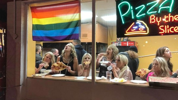 20 бытовых сюжетов, словно скопированных с картин Возрождения 20 бытовых сюжетов, словно скопированных с картин Возрождения