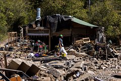 В США спасатели покинули зону урагана из-за «вооруженных ополченцев» В США спасатели покинули зону урагана из-за «вооруженных ополченцев»