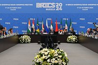 Лаврову наступили на ногу на саммите БРИКС. Глава МИД ответил и вызвал бурные обсуждения в сети. Что он сказал? Лаврову наступили на ногу на саммите БРИКС. Глава МИД ответил и вызвал бурные обсуждения в сети. Что он сказал?