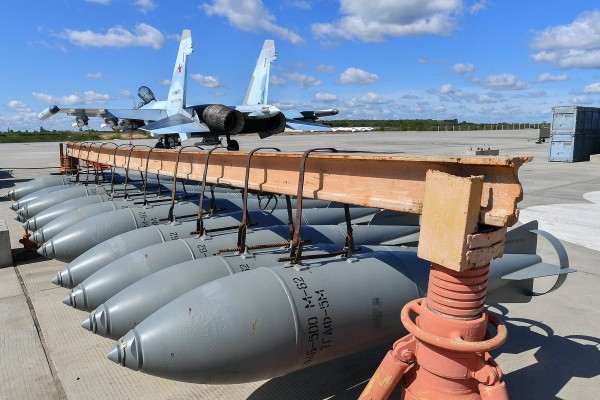Российские войска сбросили трехтонную авиабомбу на позиции ВСУ. Ликвидированы полсотни операторов БПЛА и инструкторов