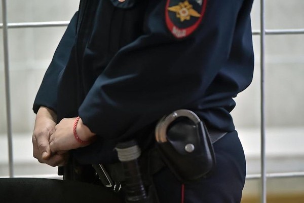 В Дагестане задержали известного спортивного комментатора. Он заявил, что ему подбросили гранату В Дагестане задержали известного спортивного комментатора. Он заявил, что ему подбросили гранату
