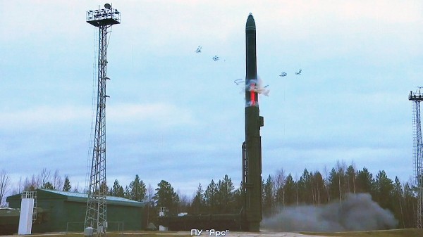 Путину задали вопрос об ударах по центрам принятия решений на Украине. Он ответил шуткой про прогноз погоды Путину задали вопрос об ударах по центрам принятия решений на Украине. Он ответил шуткой про прогноз погоды