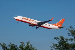 В Южной Корее самолет пролетел мимо взлетно-посадочной полосы и врезался в ограждение. В катастрофе погибли 28 человек В Южной Корее самолет пролетел мимо взлетно-посадочной полосы и врезался в ограждение. В катастрофе погибли 28 человек