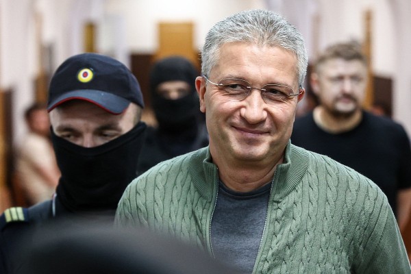 Следователи выяснили, как бывший замминистра обороны России скрывал огромные взятки. Что известно о его семейной схеме? Следователи выяснили, как бывший замминистра обороны России скрывал огромные взятки. Что известно о его семейной схеме?