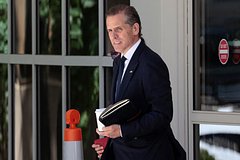 В США сгорела коллекция написанных сыном Байдена картин