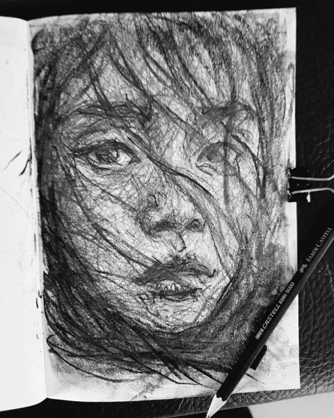 Каляки-маляки Лиз Й Ахмет: художница создает необычные женские портреты из каракуль Каляки-маляки Лиз Й Ахмет: художница создает необычные женские портреты из каракуль