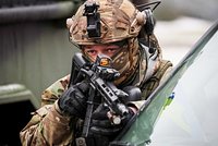 В ДНР перехватили радиопереговоры с командиром ВСУ. Он ругался на подчиненных за оставление позиций В ДНР перехватили радиопереговоры с командиром ВСУ. Он ругался на подчиненных за оставление позиций