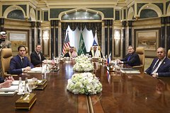 Россия и США провели первые переговоры с начала конфликта на Украине. Чем их результаты удивили мир? Россия и США провели первые переговоры с начала конфликта на Украине. Чем их результаты удивили мир?