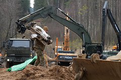 В США раскрыли судьбу пропавших на учениях в Литве американских солдат. Их бронемашину вытащили из болота спустя шесть дней В США раскрыли судьбу пропавших на учениях в Литве американских солдат. Их бронемашину вытащили из болота спустя шесть дней