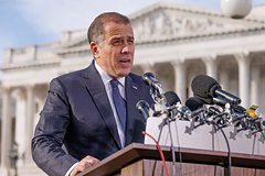 Сын Байдена пожаловался на плохие продажи картин после прихода Трампа Сын Байдена пожаловался на плохие продажи картин после прихода Трампа