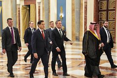 США убедили Украину на прекращение огня и готовятся обсудить перемирие с Россией. Чего Трамп ожидает от Москвы? США убедили Украину на прекращение огня и готовятся обсудить перемирие с Россией. Чего Трамп ожидает от Москвы?