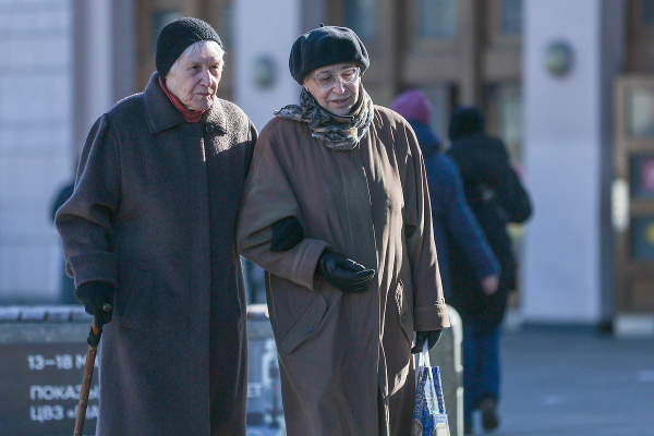 Рост пенсий россиян, ограничения для мигрантов и весенний призыв. Что изменится в России с 1 апреля?