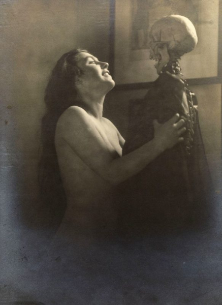 Дама со скелетом, сюрреалистический фотосет Франца Фидлера начала 1920-х годов