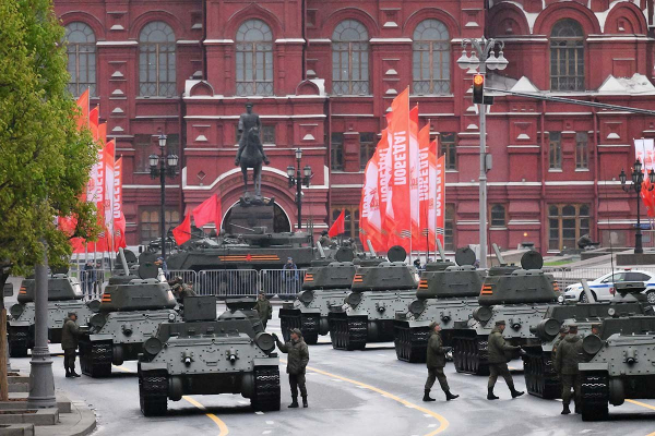 &laquo;Пробил дно&raquo;. В России отреагировали на предупреждение Зеленского к мировым лидерам о возможной опасности 9 Мая в Москве
