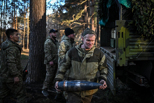 &laquo;Пробил дно&raquo;. В России отреагировали на предупреждение Зеленского к мировым лидерам о возможной опасности 9 Мая в Москве