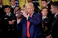 «Мы усадим их за стол». Трамп назвал способ урегулировать украинский конфликт. О чем шла речь на срочном совещании Пентагона? «Мы усадим их за стол». Трамп назвал способ урегулировать украинский конфликт. О чем шла речь на срочном совещании Пентагона?