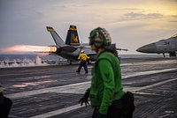 Экипаж нефтяного танкера нарисовал на борту российский флаг. Почему США преследуют судно уже больше недели?