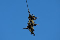 Десант из Британии и Франции готовится к &laquo;миротворческой миссии&raquo; на Украине. Они тренируются устраивать засады и уничтожать ПВО
