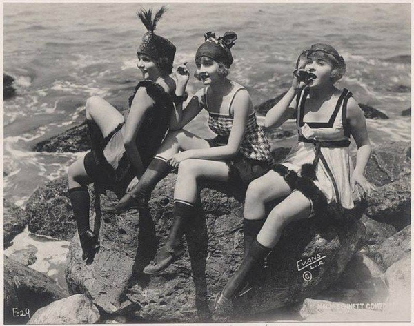 Короткие юбки, румяна на коленках, губки бантиком: Какими были флэпперы, молодые бунтарки &laquo;ревущих 20-х&raquo;