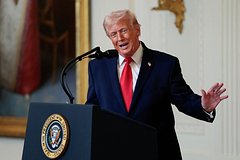 &laquo;Санкции вернутся&raquo;. Трамп пообещал снова ввести ограничительные меры против России, но назвал необходимое для этого условие