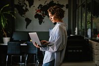 Перед Минцифры поставили задачу снизить использование VPN в России. Что в ведомстве думают о введении штрафов за это?