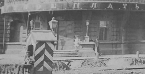 &laquo;Девочка-фантом&raquo; из Красноярска: загадка фотографий, сделанных 100 лет назад