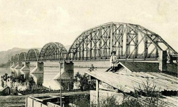 &laquo;Девочка-фантом&raquo; из Красноярска: загадка фотографий, сделанных 100 лет назад