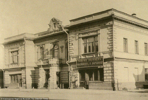 &laquo;Девочка-фантом&raquo; из Красноярска: загадка фотографий, сделанных 100 лет назад