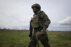 Минобороны раскрыло подробности перемирия в честь Дня Победы. В ответ Зеленский призвал зарубежных лидеров покинуть Москву 9 мая