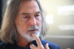 Никас Сафронов вспомнил о спасшем ему жизнь котенке
