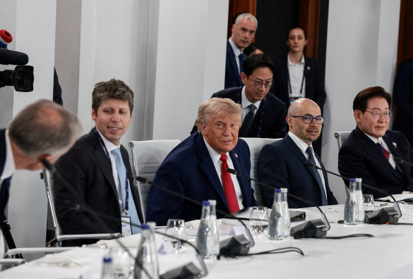 &laquo;Он останется на стороне Украины&raquo;. Трамп пригрозил новыми санкциями России и задумался о помощи Украине. Чего он добивается?