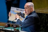 Выдавшего ордер на &laquo;арест&raquo; Путина прокурора МУС отстранили от должности. В чем его обвиняют?