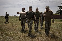 &laquo;Зеленский прогнулся под давлением&raquo;. Увольнение главкома ВСУ Сырского &mdash; главная тема мировых СМИ. Что пишут об этом на Западе?