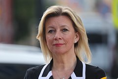 Захарова рассказала об отказе жать руку послу Германии