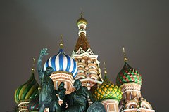 Над куполами дым. В храме Василия Блаженного в Москве произошел пожар Над куполами дым. В храме Василия Блаженного в Москве произошел пожар